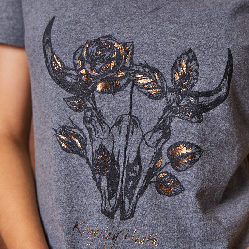 Grungey Flora Skull Shabby V-Neck Tee Jackal
