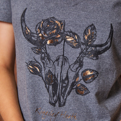 Grungey Flora Skull Shabby V-Neck Tee Jackal